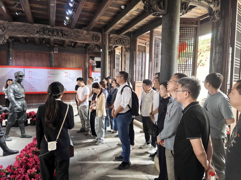 循跡悟思想 發(fā)揚鐵作風(fēng) 凝心促踐行 亞通新材黨總支開展主題黨日活動2.jpg